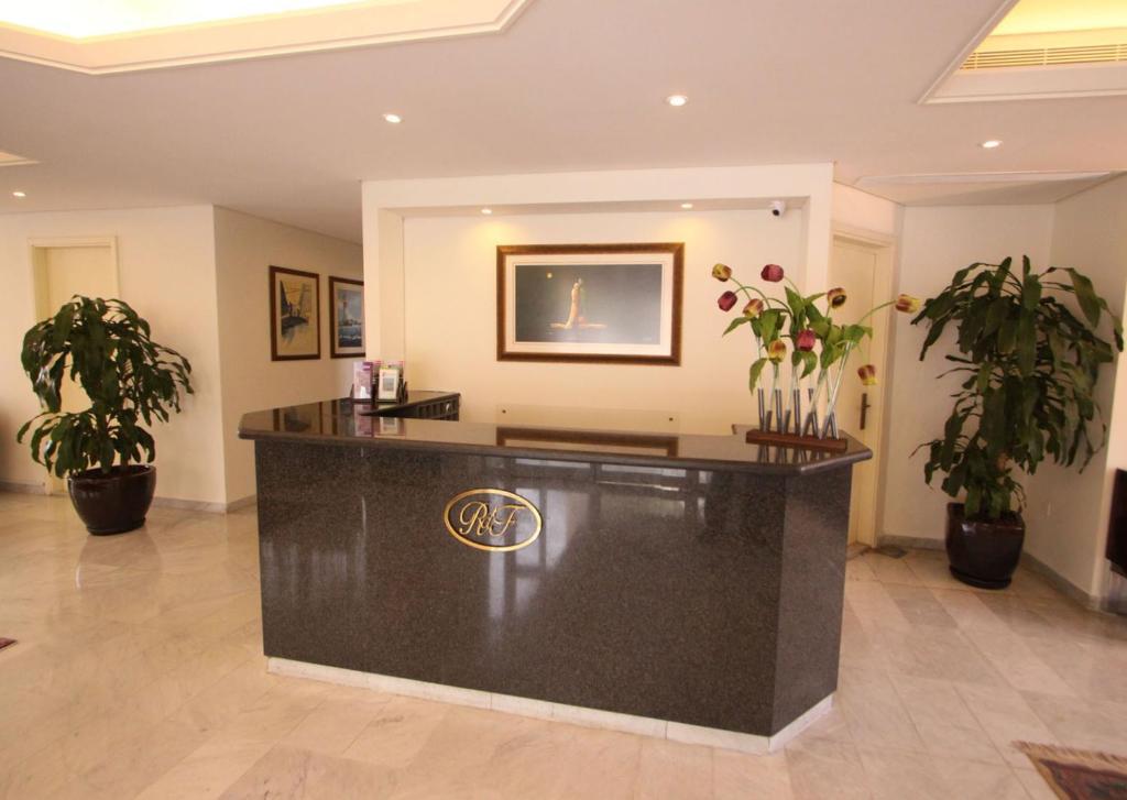 Residence De France Dbayeh Bagian luar foto